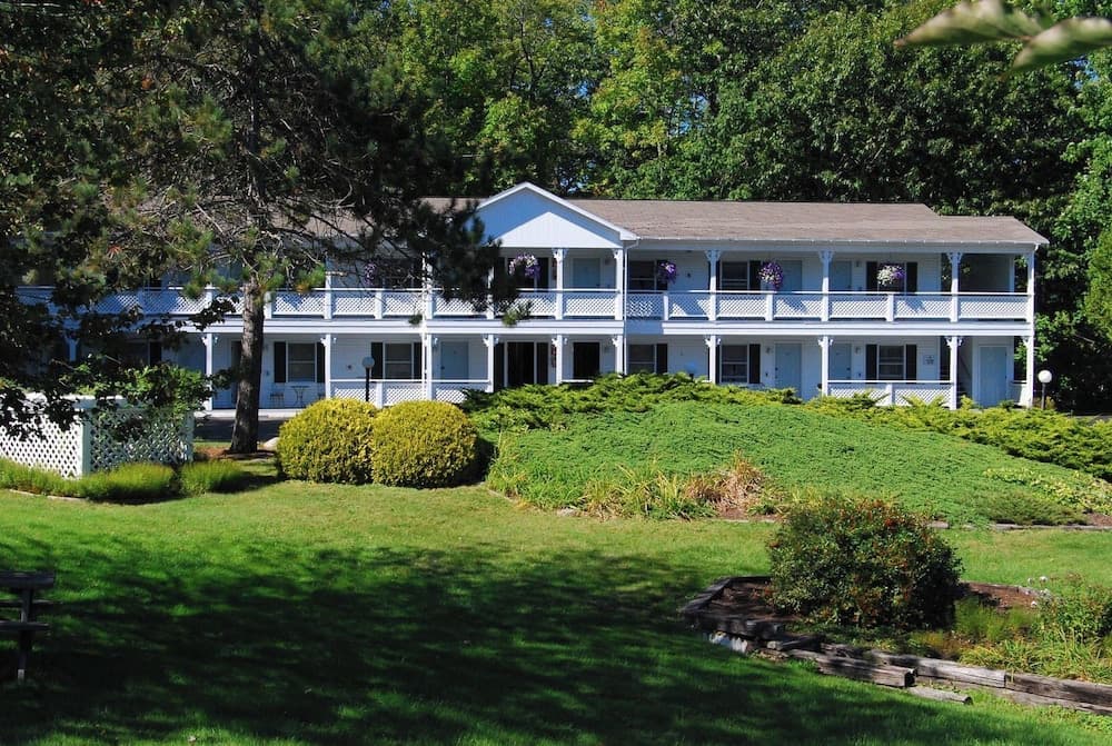 Cedar Crest Inn