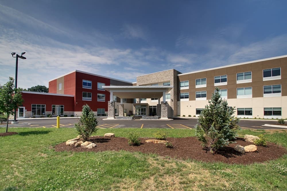 Holiday Inn Express & Suites Galesburg by IHG