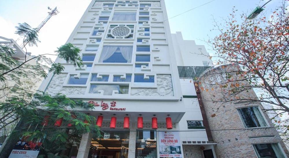 Den Long Do Hotel & Restaurant