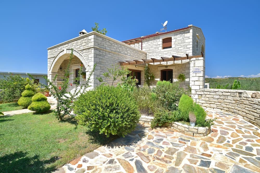 Villa Ahlades