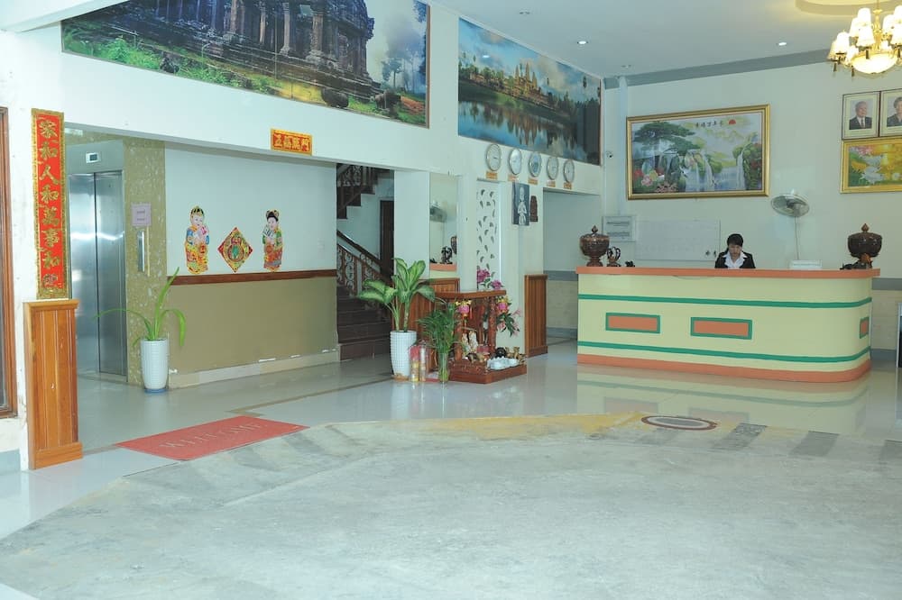 Lux Star Town Hotel