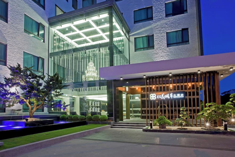 Renyi Lake Hotel