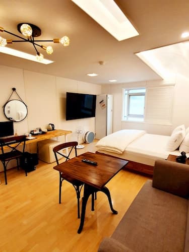 Uneed Hotel