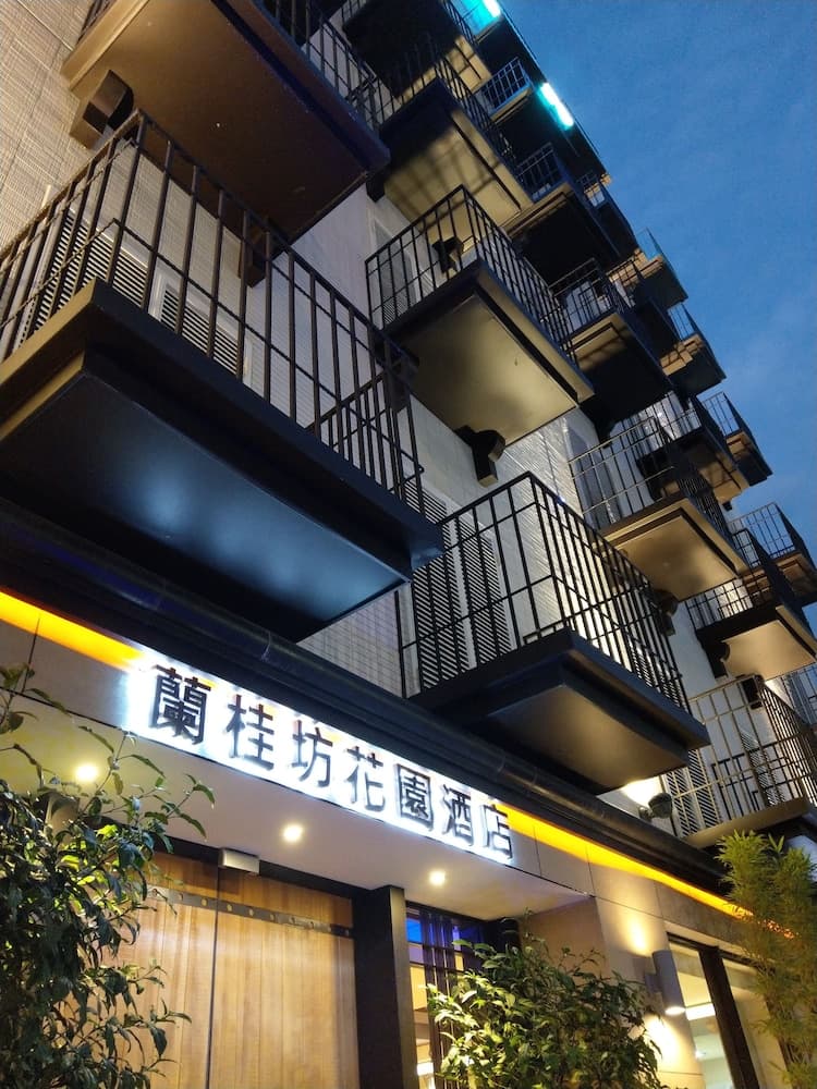 Lan Kwai Fong Garden Hotel