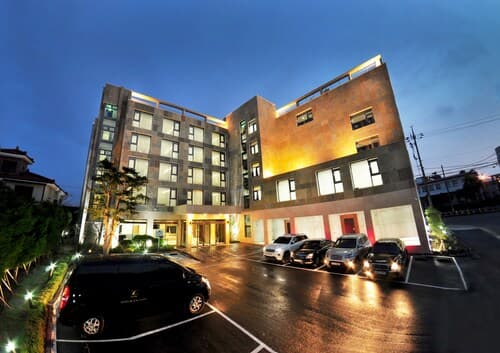 Black Sands Hotel