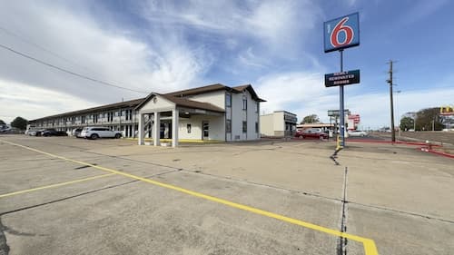 Motel 6 Dyersburg, TN