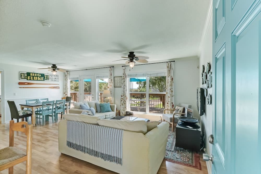Redecorated Pet Friendly Home by RedAwning