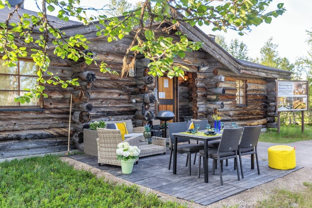 Kuukkeli Log Houses Teerenpesä