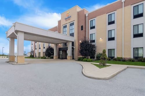 Comfort Suites Rensselaer near Fair Oaks