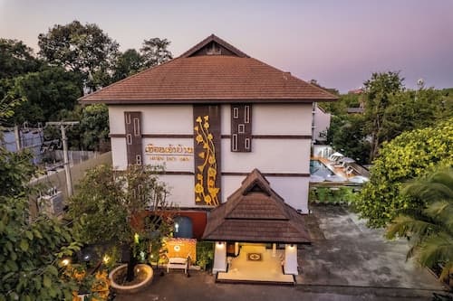 Huen Jao Ban Hotel