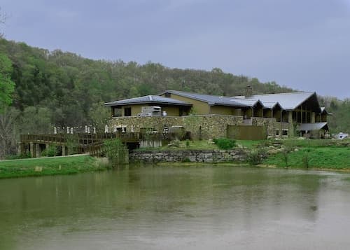 Echo Bluff State Park
