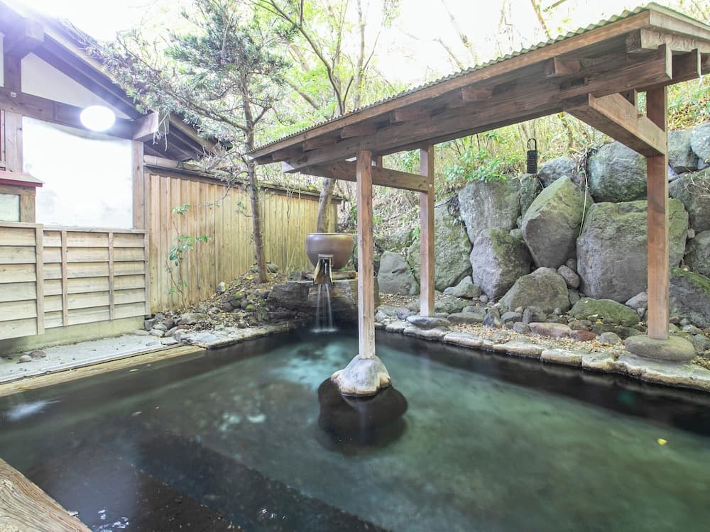 Yufuin Besso Shikisai Hotel