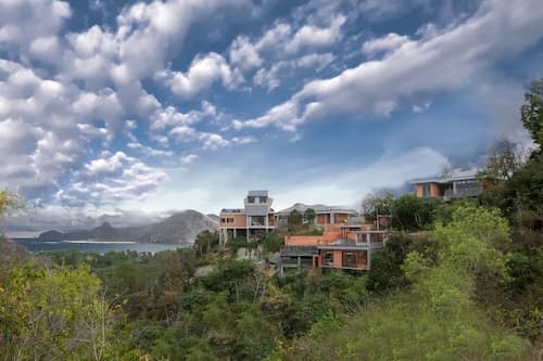 Seven Havens Residence