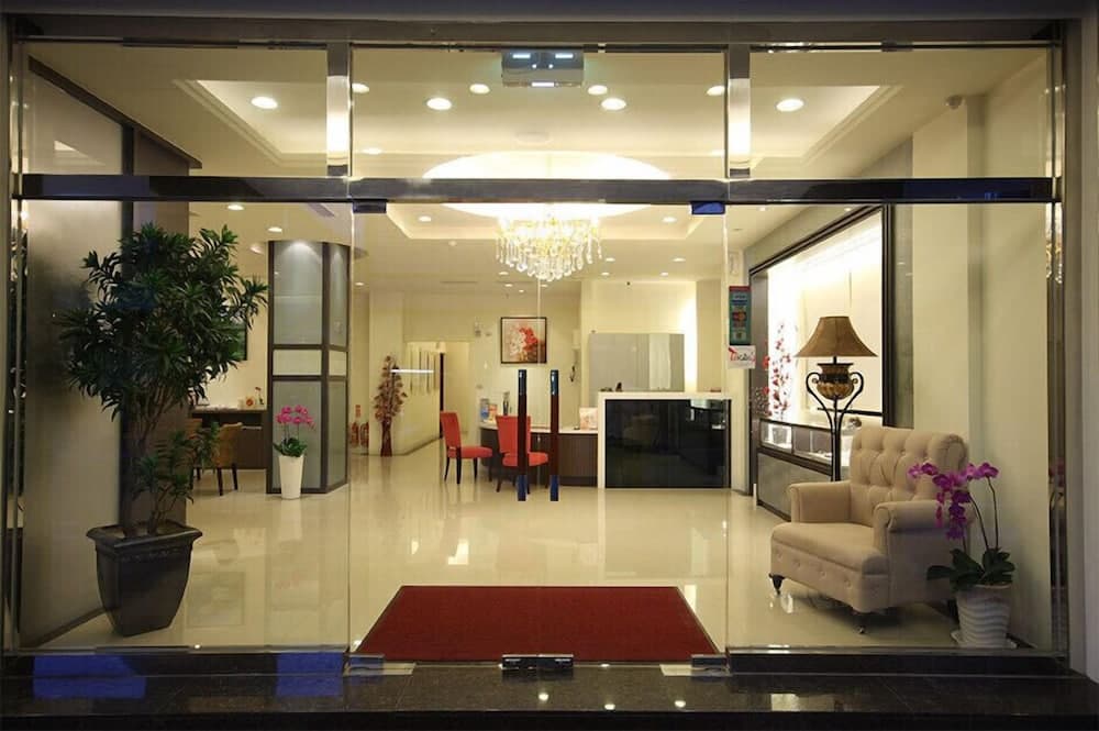 Camelot Inn