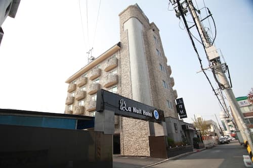 La Nuit Hotel