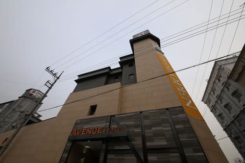 Avenue Hotel