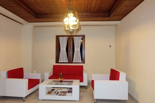 Tini Villa