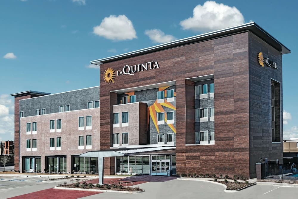 La Quinta Inn & Suites by Wyndham Dallas Grand Prairie North