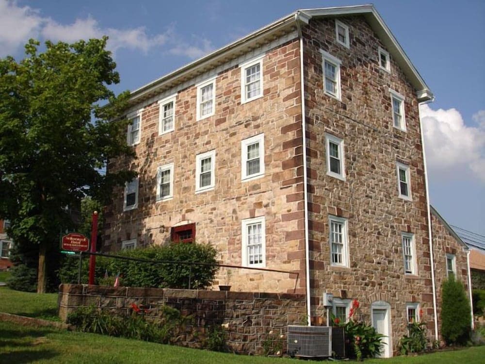 Historic Schoeneck Hotel B&B