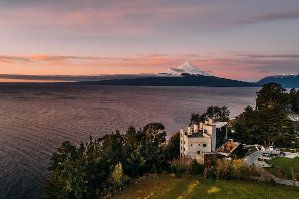 Hotel AWA Puerto Varas