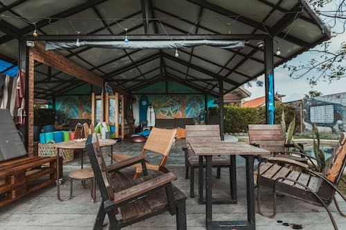 Big Brother Surf Inn