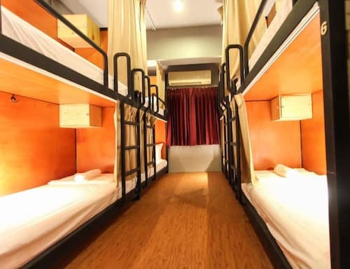 Thonglor Travellers Hostel & Cafe