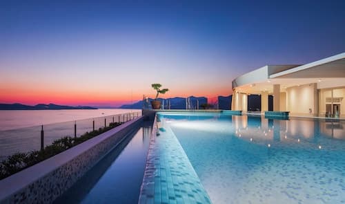 Royal Blue Hotel