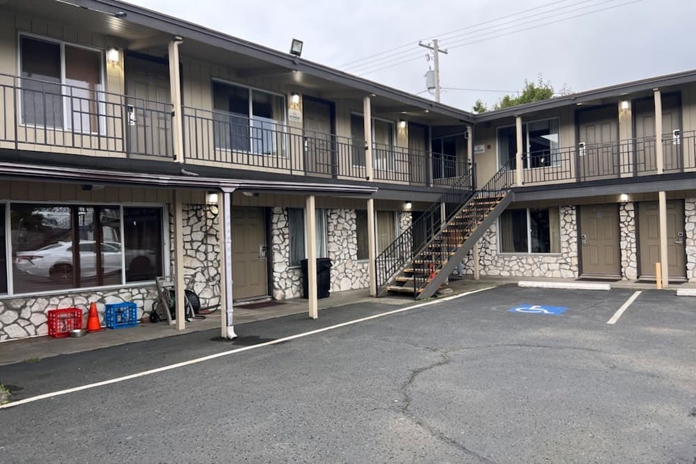 Anchor Bay Inn
