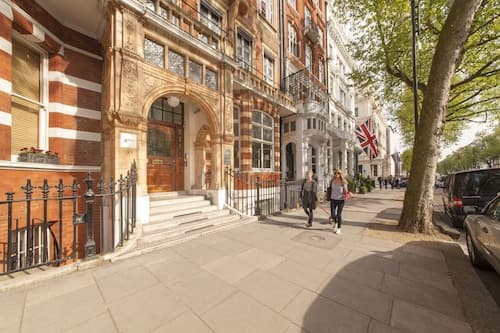 Astor Hyde Park – 18 to 40 years