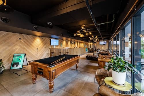 BUNK Surfers Paradise - International Backpacker Hostel