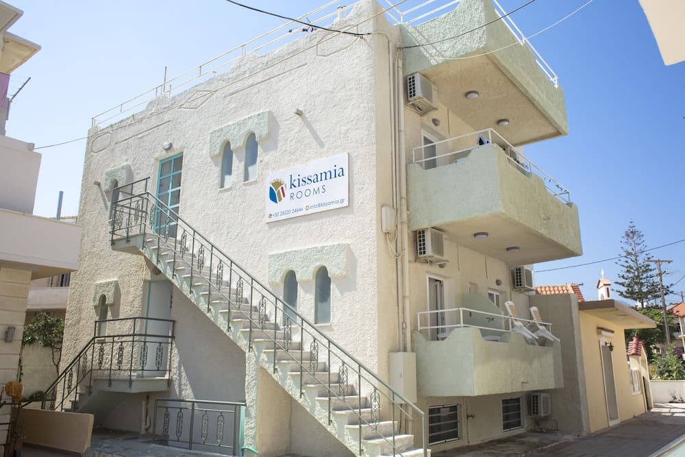 Kissamia Rooms - Next to Night Clubs