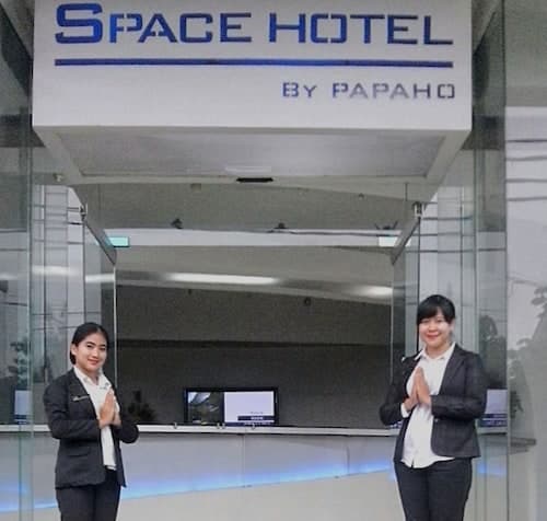 Space Hotel by Papaho