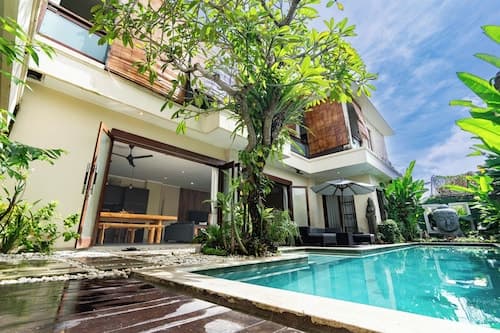 Villa Tepi Sungai