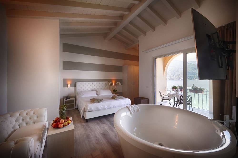Bella Hotel & Restaurant