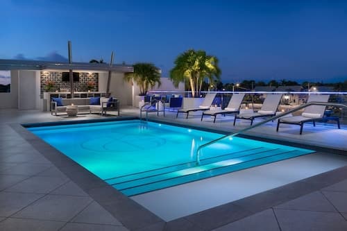 H2O Suites - Adults Only