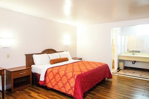 Tropic Lodge