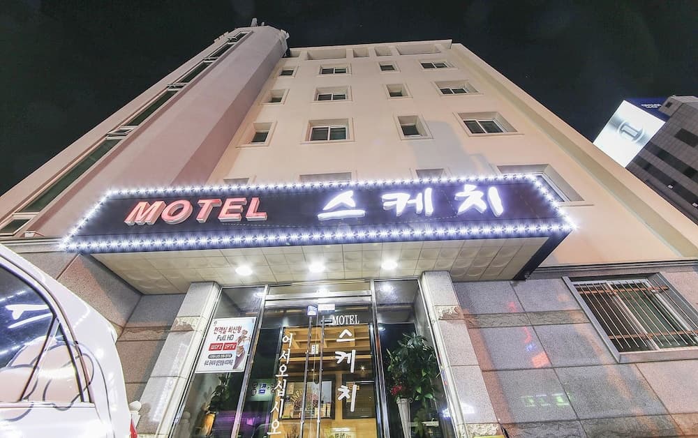 Sketch Motel