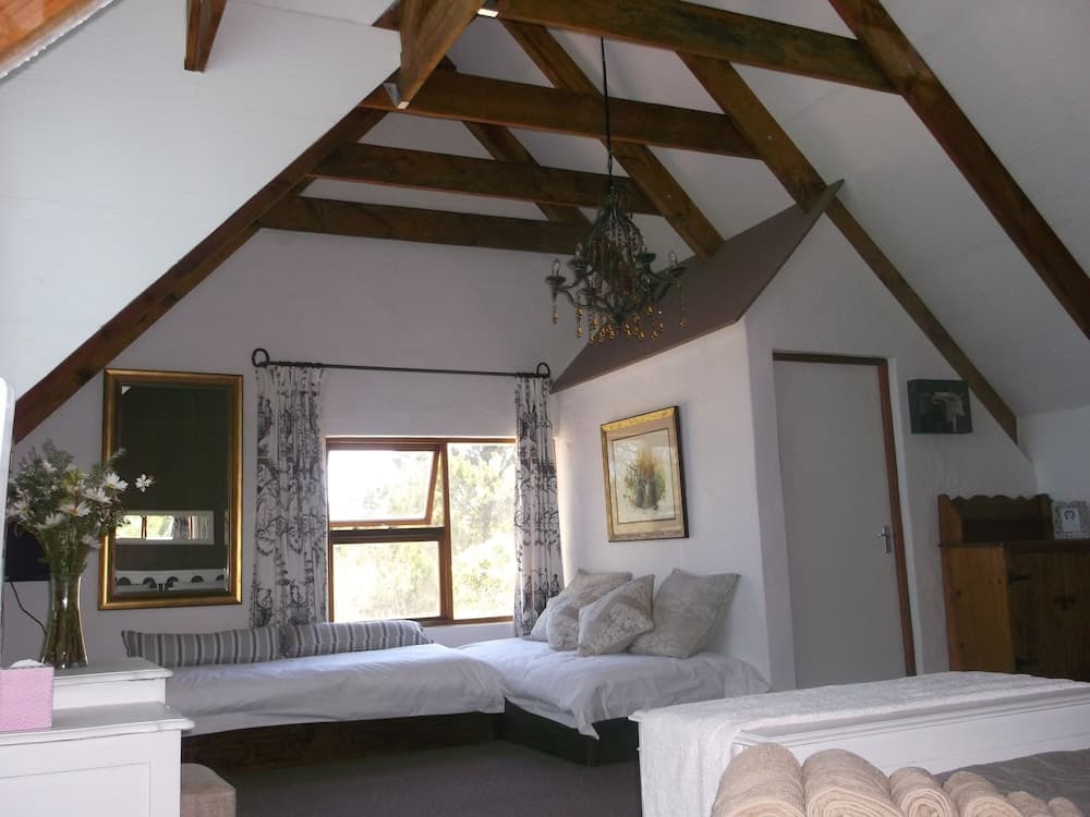 T'Niqua Stable Inn