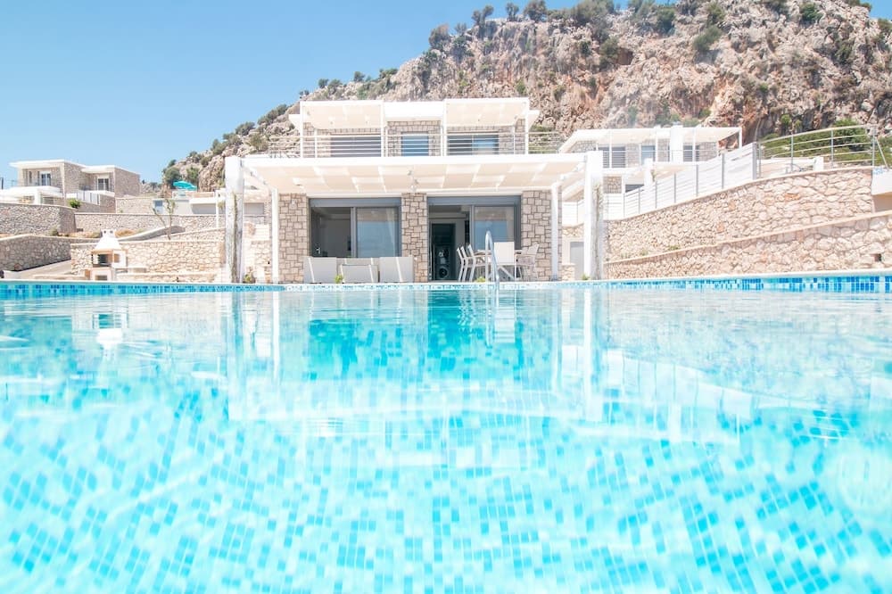 Francis & Gregorys Luxury Villas