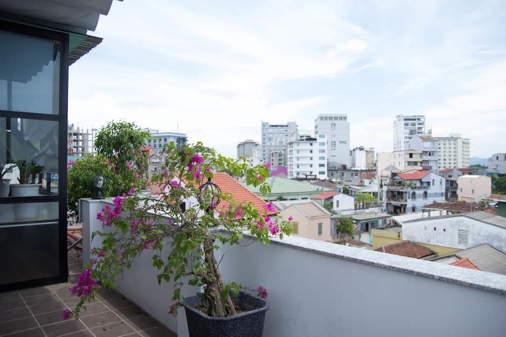 Poetic Hue Hotel