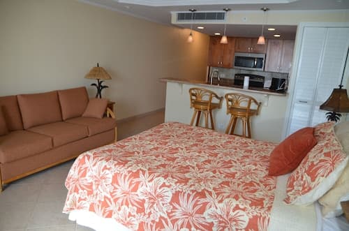 Mahana Resort #612 Studio Bedroom Condo by RedAwning
