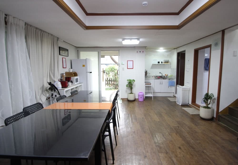Jeong House