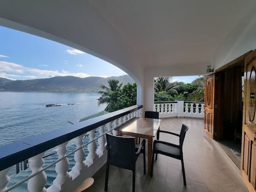 The Drake Seaside Apartment