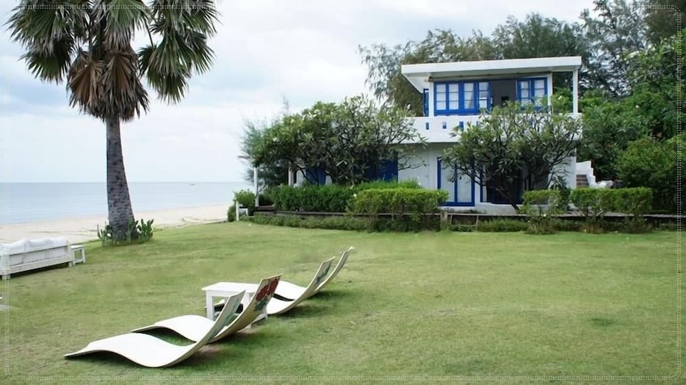 Hua Plee Lazy Beach
