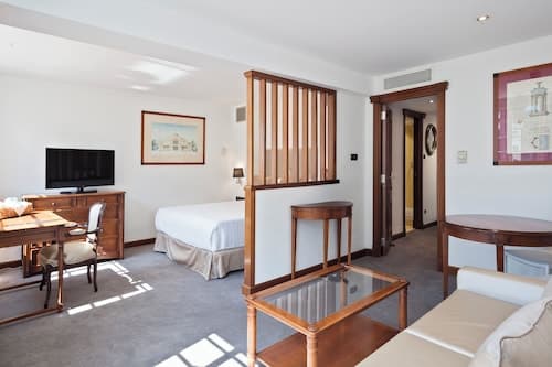 Melia White House Apartments