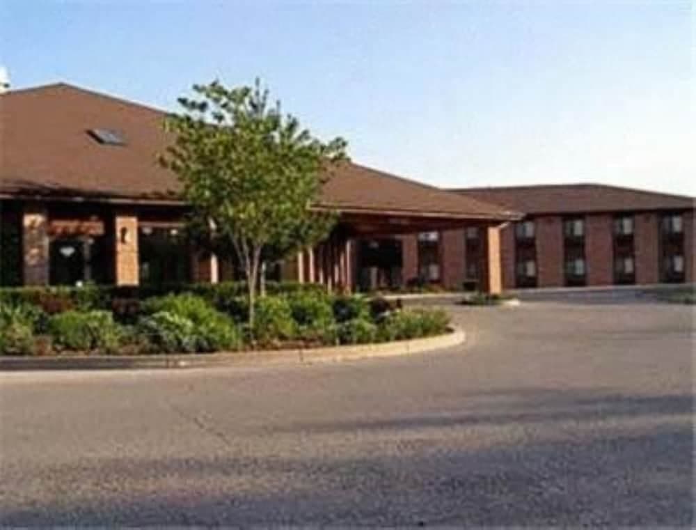 Capital O Amerihost Inn and Suites Fulton Hwy 54 MO