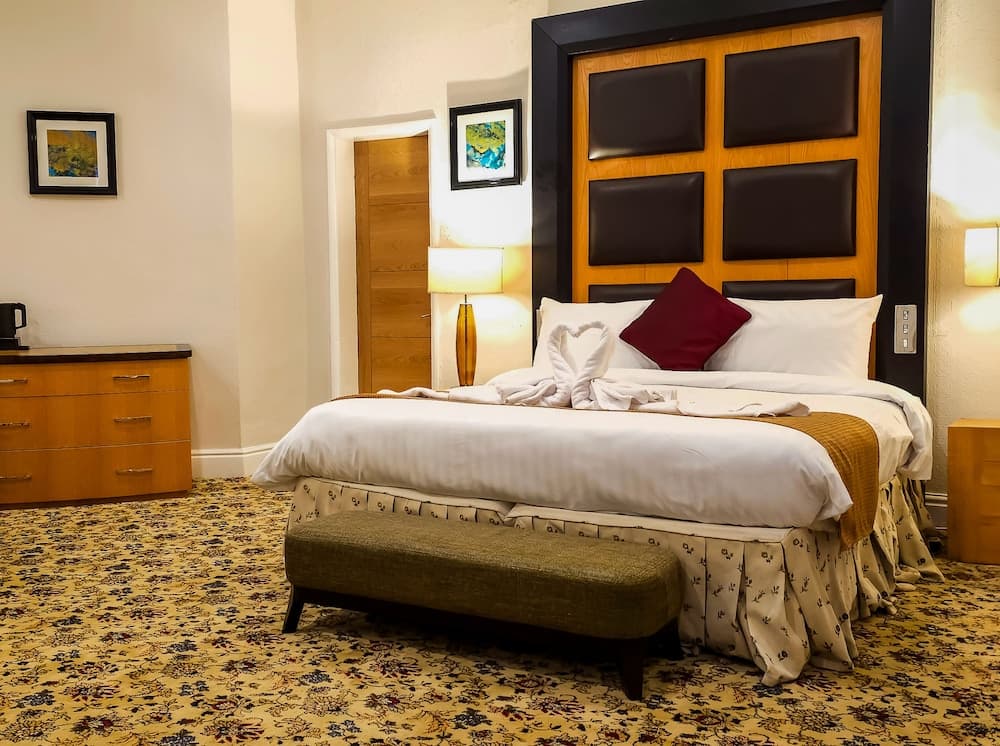Crown Hotel Stone