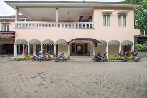 RedDoorz near Kebun Raya Bogor