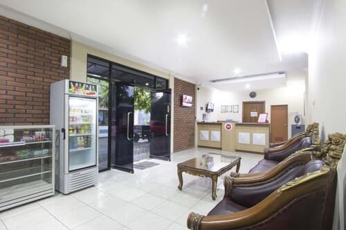 RedDoorz Plus near Stadion Mandala Krida