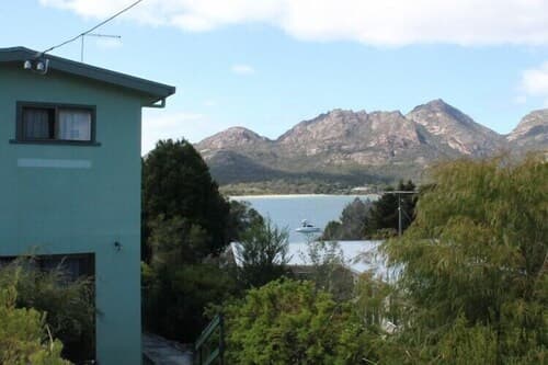 Coles Bay Waterfronter 2